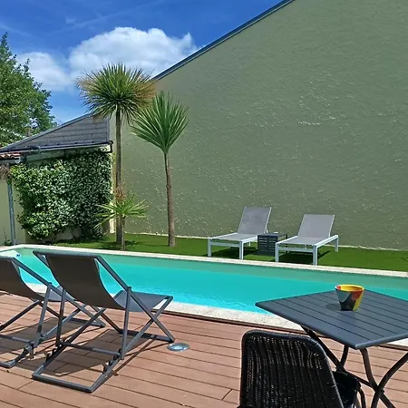 Dans Echoppe Bed & Breakfast Begles